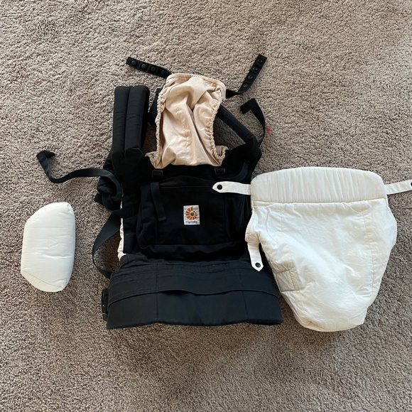 Ergobaby baby carrier with infant insert black